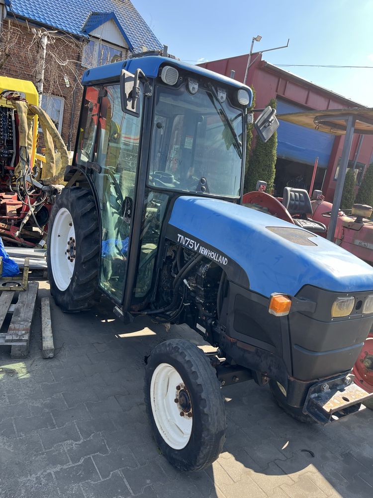 New Holland sadowniczy uszkodzony