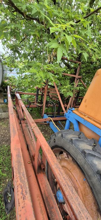 Продам оприскувач 0П2000