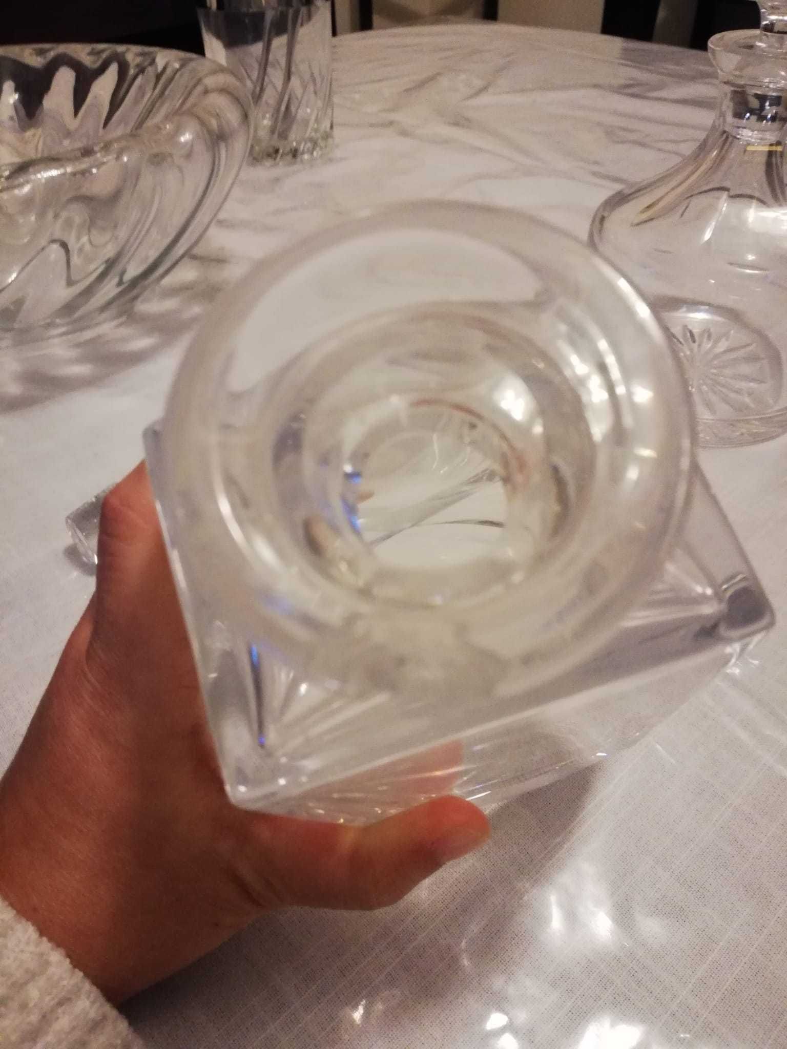 3 garrafas em cristal e recipiente para gelo em cristal