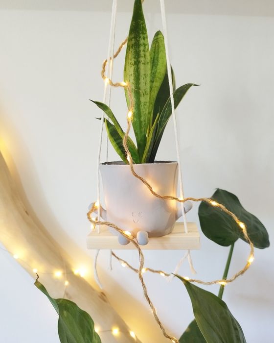 Doniczka na huśtawce, osłonka gliniana, dekoracja, ozdoba, ShelfLand