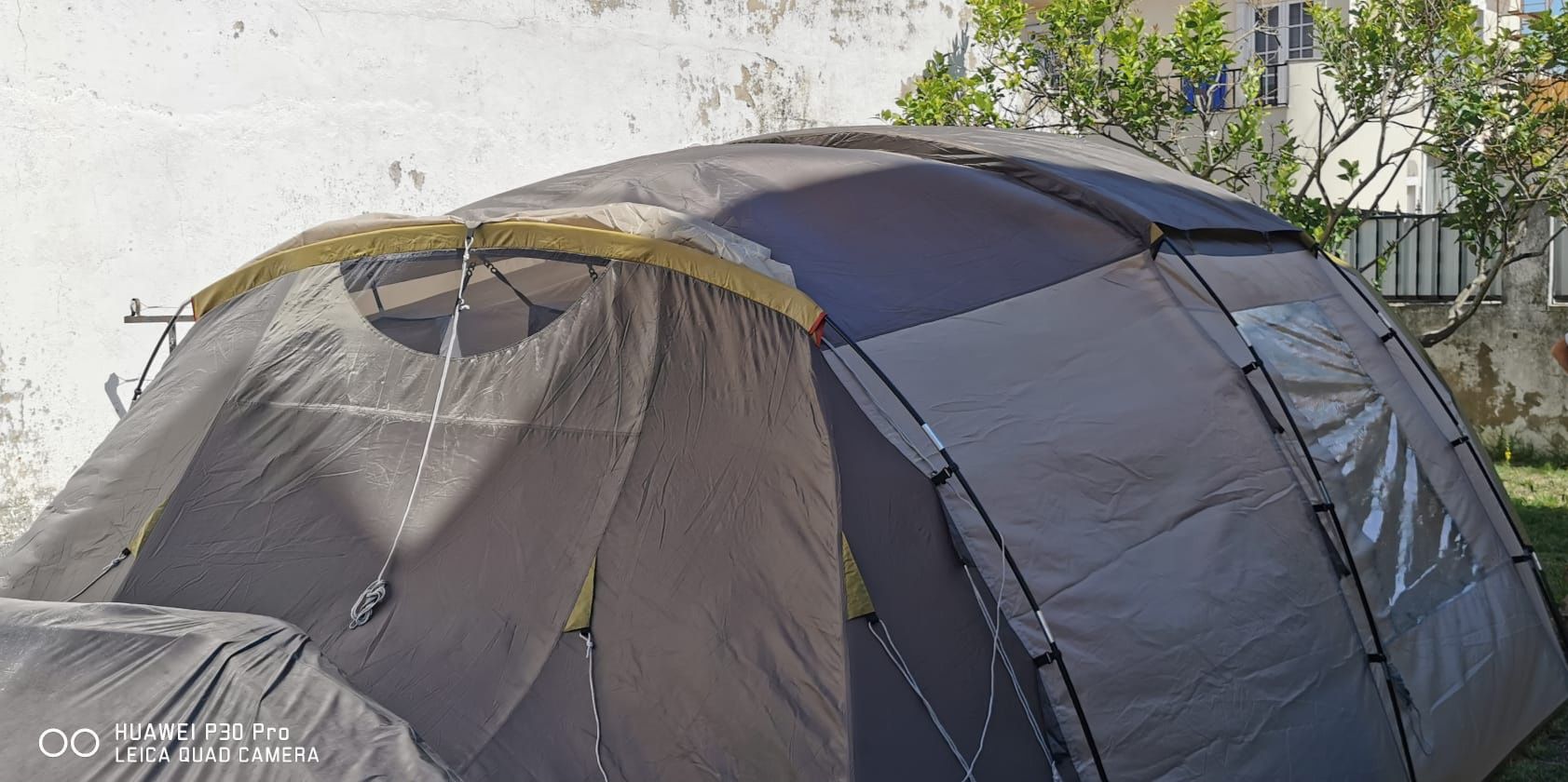 Tenda de campismo Quechua para 6 pessoas.