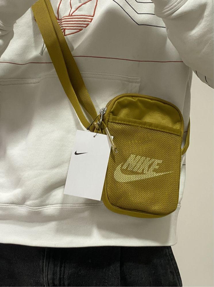 Мессенджер Nike