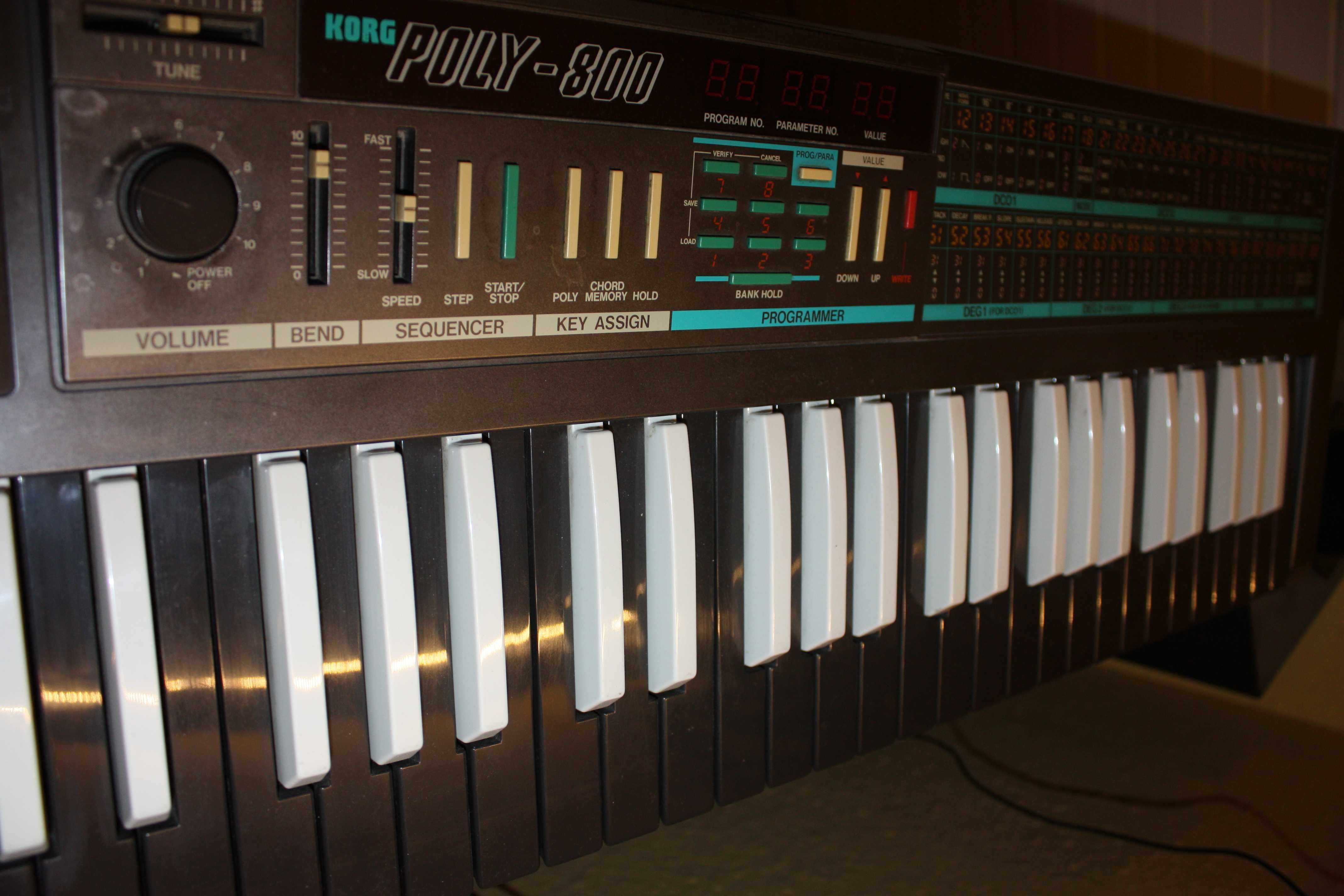 Korg Poly 800 syntezator vintage 1985 Japan reverse keys