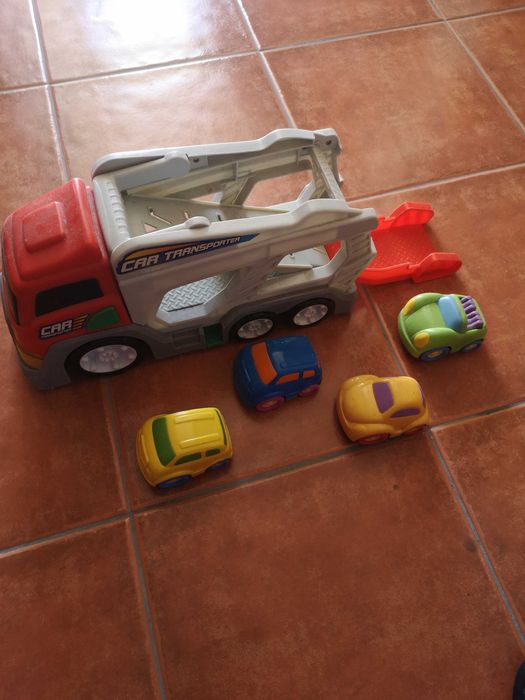 Camião e carrinhos super divertidos.