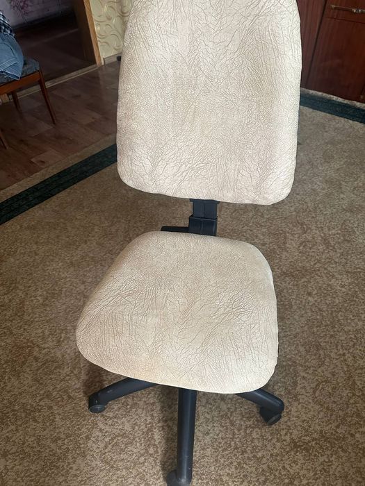 Продам офісне крісло