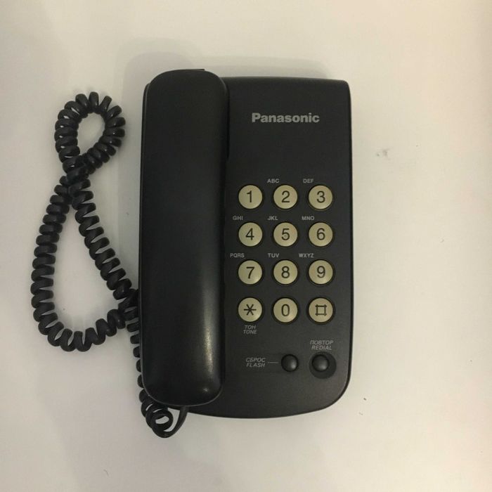 Кнопочный телефон Panasonic KX-TS5 RU-B в отличном состоянии!