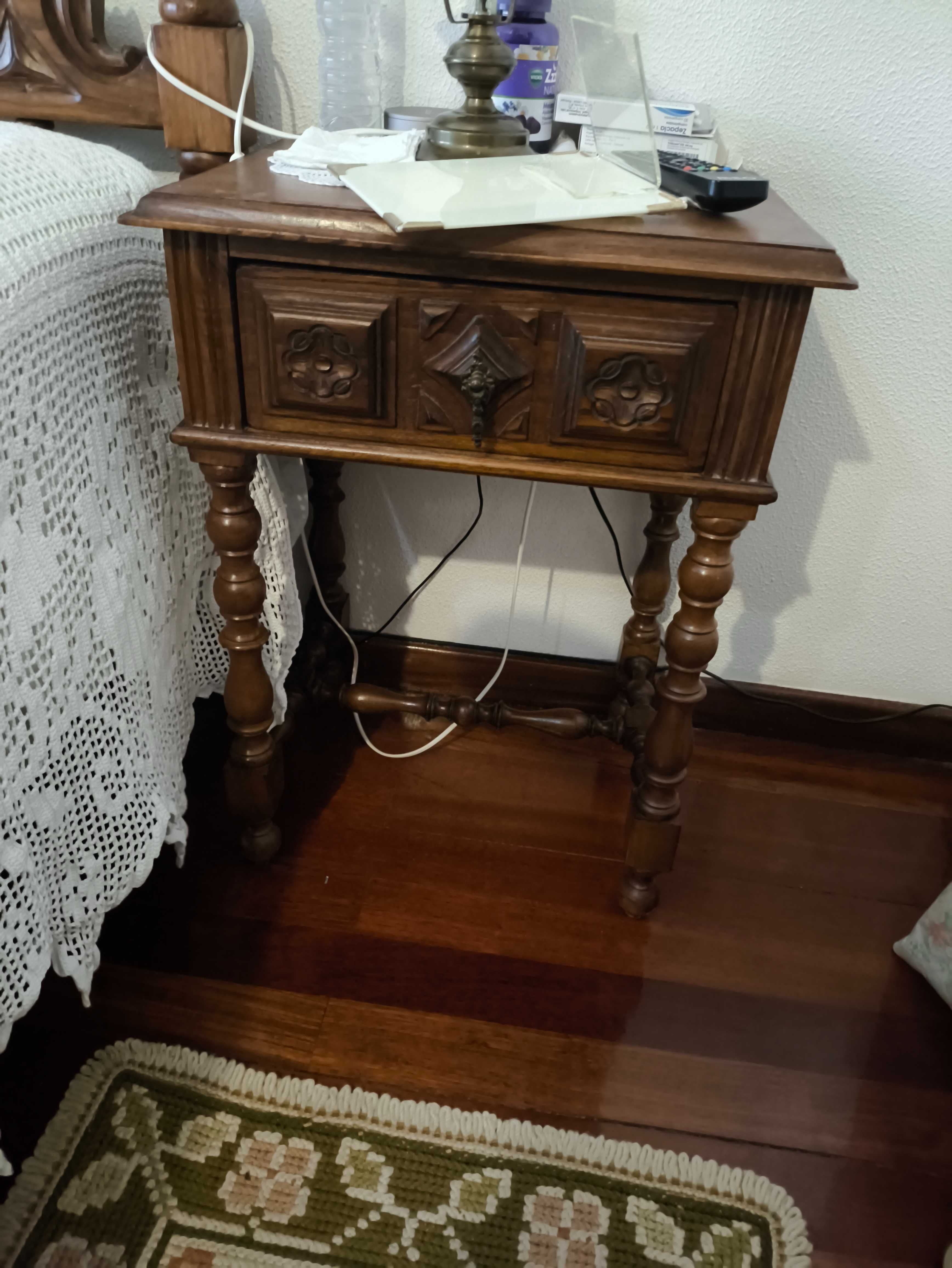 Quarto completo com armário em castanho