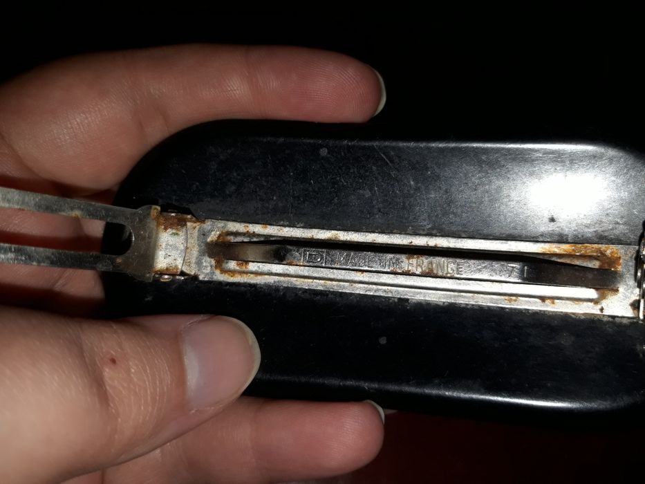 Заколка для волос серая с рисунком пластиковая серебрянная