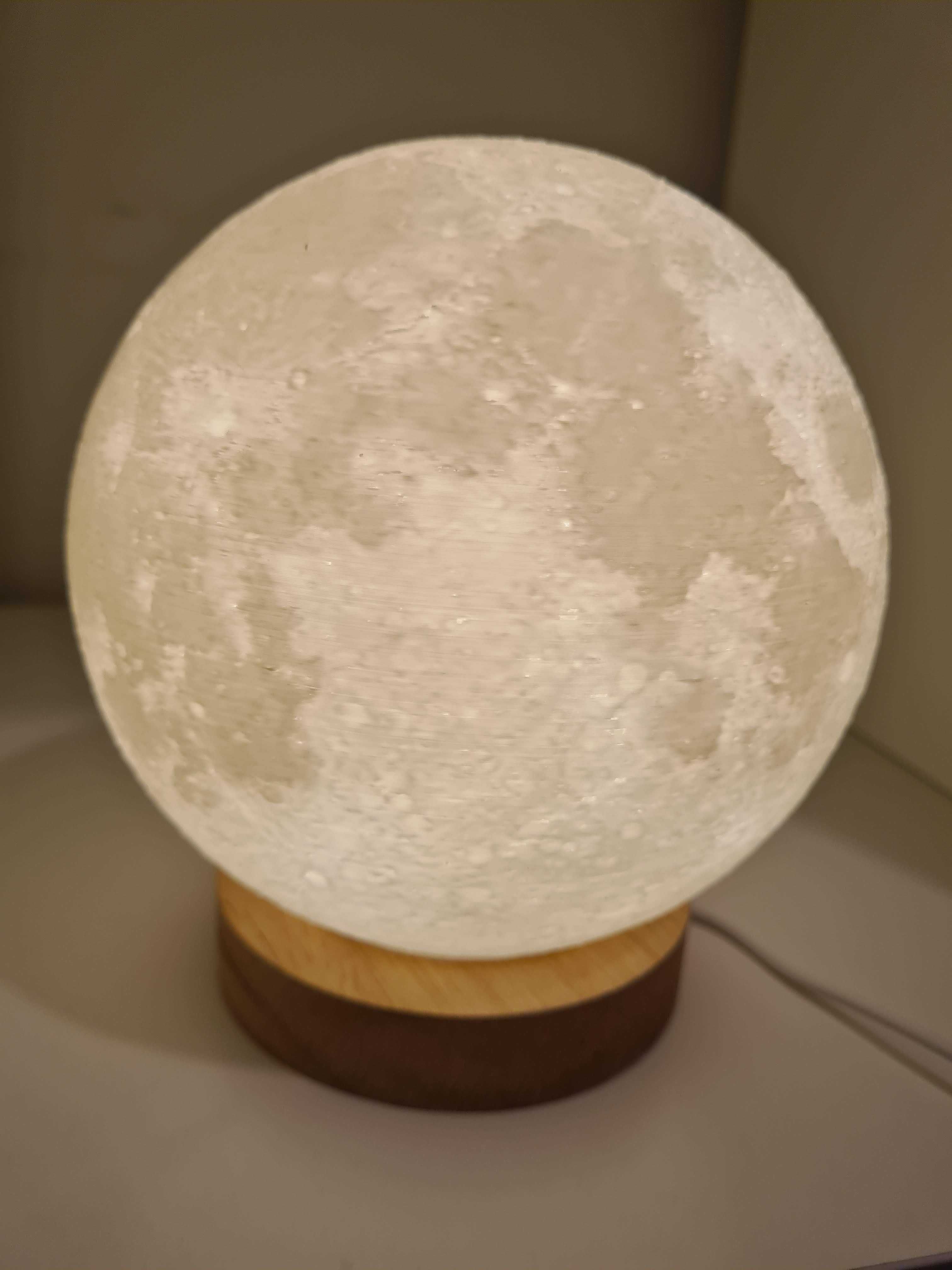 Candeeiro LUA | Iluminação Decorativa e Atmosfera Relaxante