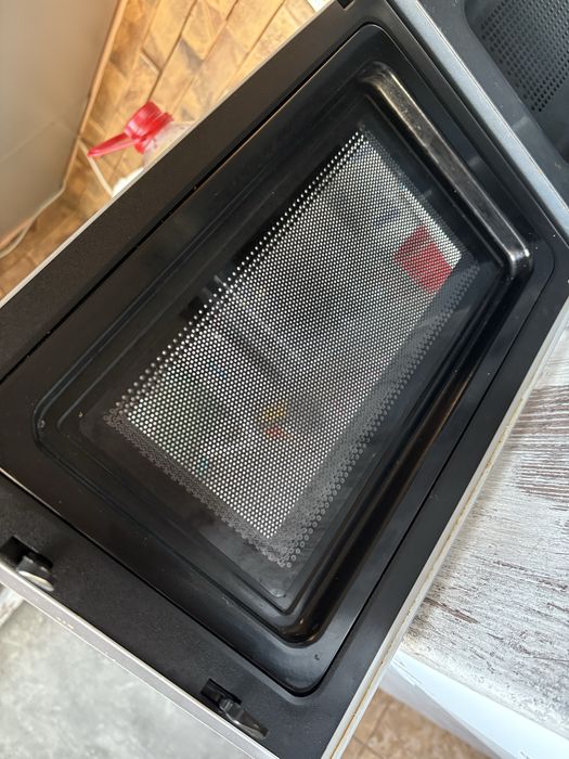 Микроволновая печь Liberton 700 Вт, 20 л