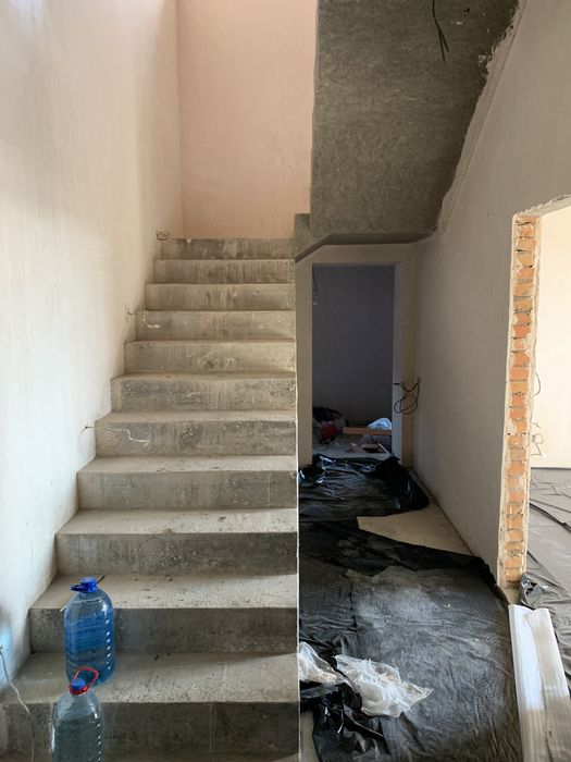 Продам дім коттедж з цегли 235  кв 4 кім з опаленням Гнідин Гнедин