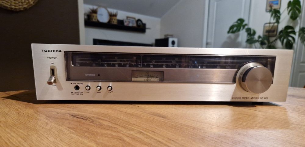 Tuner toshiba  ST-225 vintage  retro