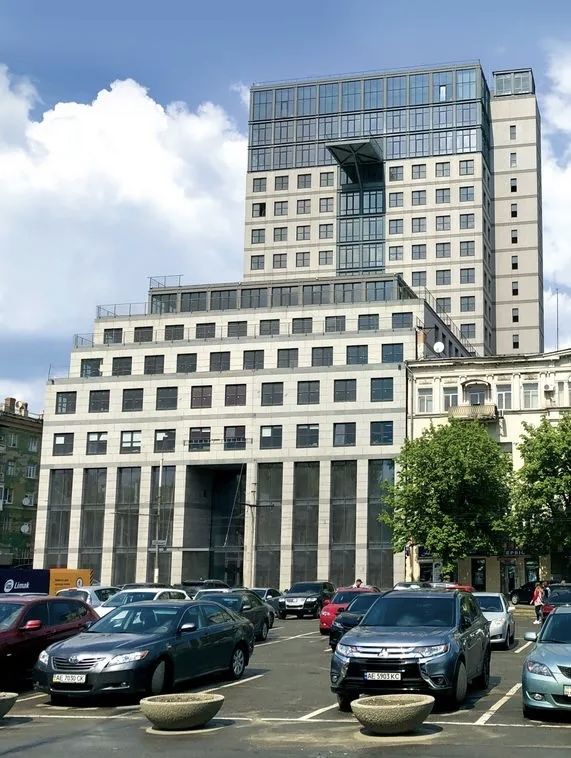 Оренда робочого місця для перукаря , колориста , визажиста . Центр