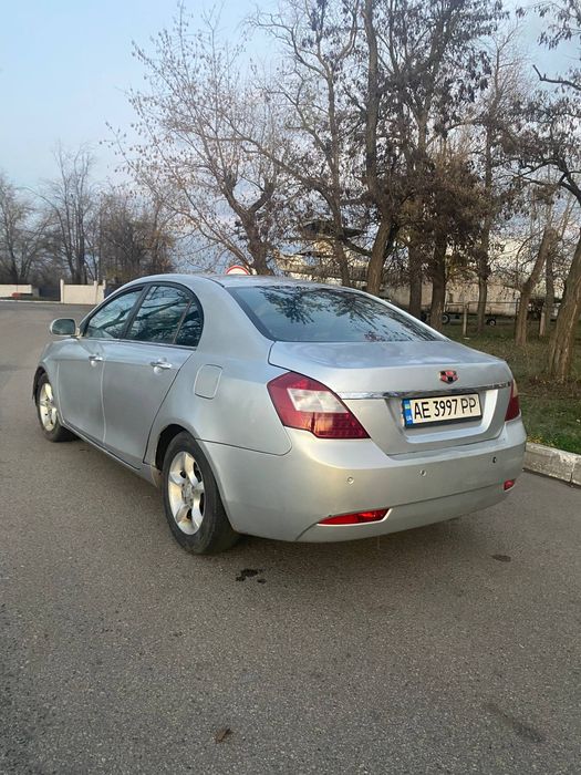 Срочно Продам Джили емгранд ес7 в хорошем состоянии