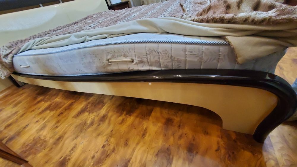 Шикарная современная двуспальная кровать 180×200