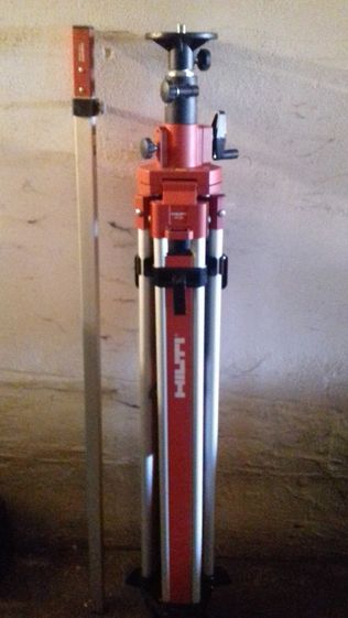 Statyw HILTI i Łata miernicza HILTI