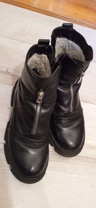 Шкіряні зимові чоботи на овчині жіночі