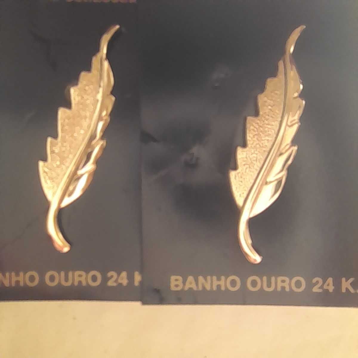 Alfinetes de peito com banho de ouro