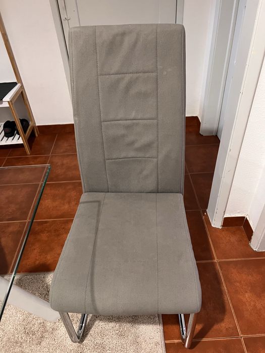 Mesa de jantar de vidro com 4 cadeiras