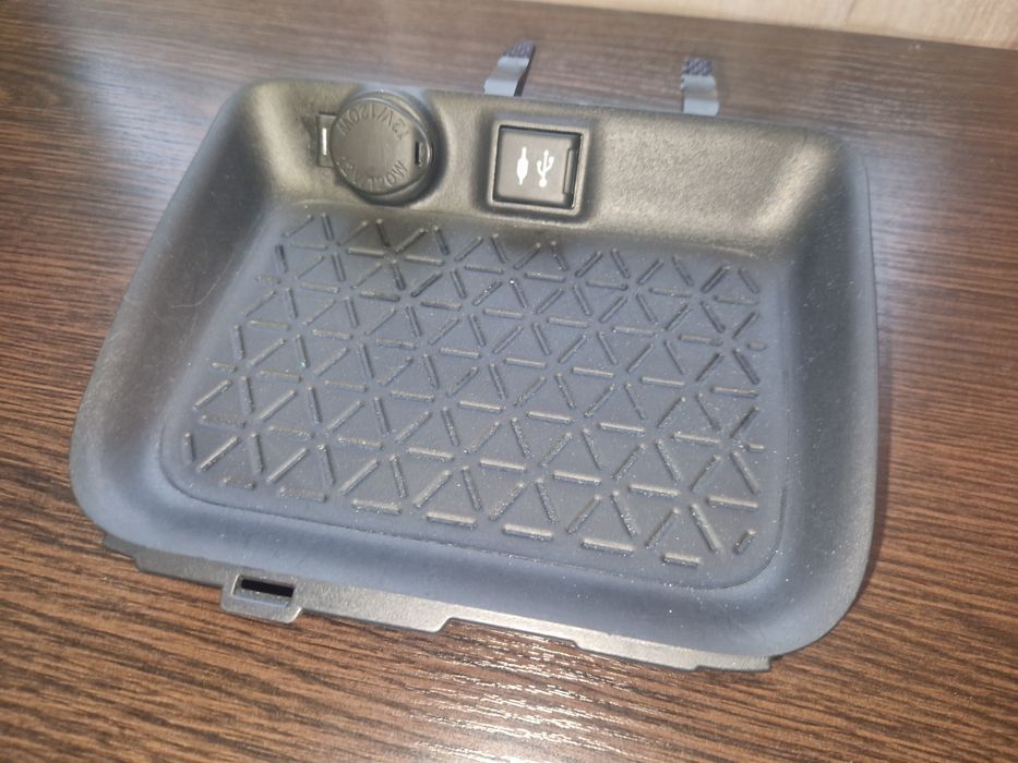 Лоток для телефона + прикурювач та USB & AUX 58813-42040 RAV4 V 2019+