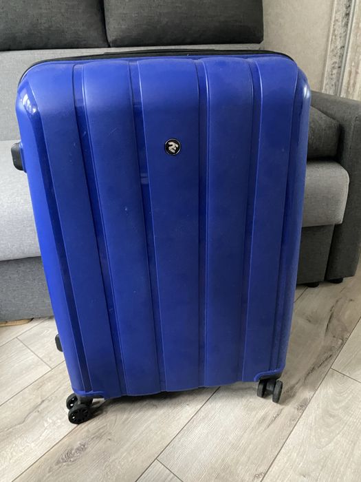 Чемодан валіза на колесах