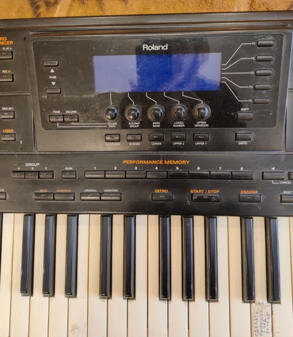 Синтезатор Roland G-800