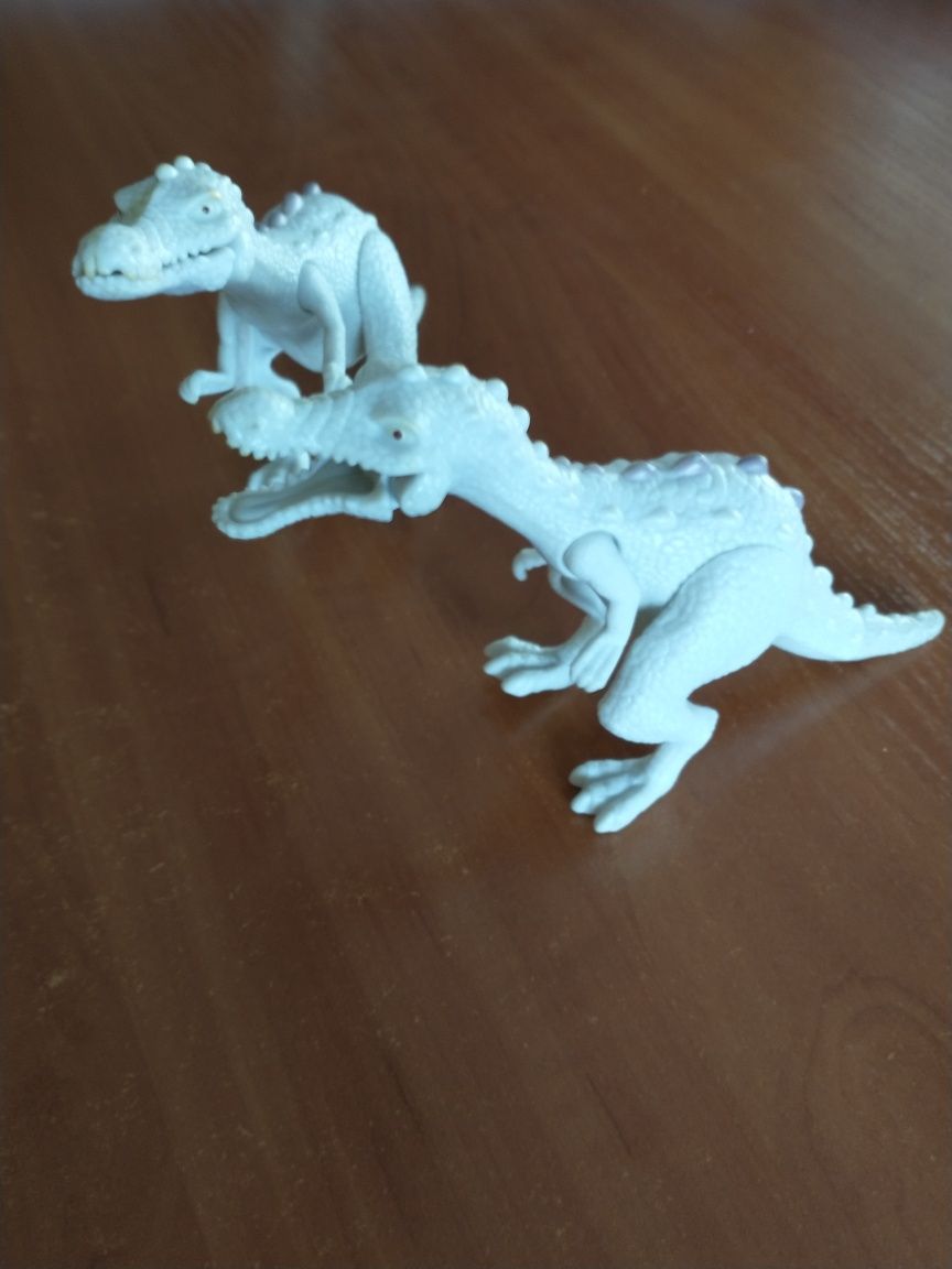 Dwa ruchome dinozaury