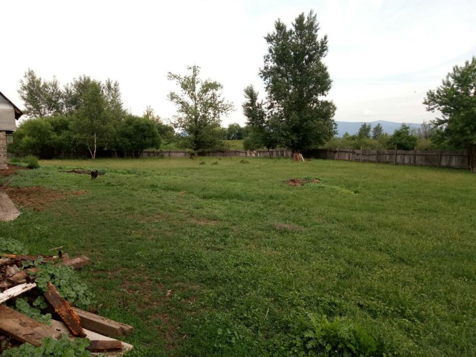 Участок 200 соток с жилым домом, хоз. постройками и озером!