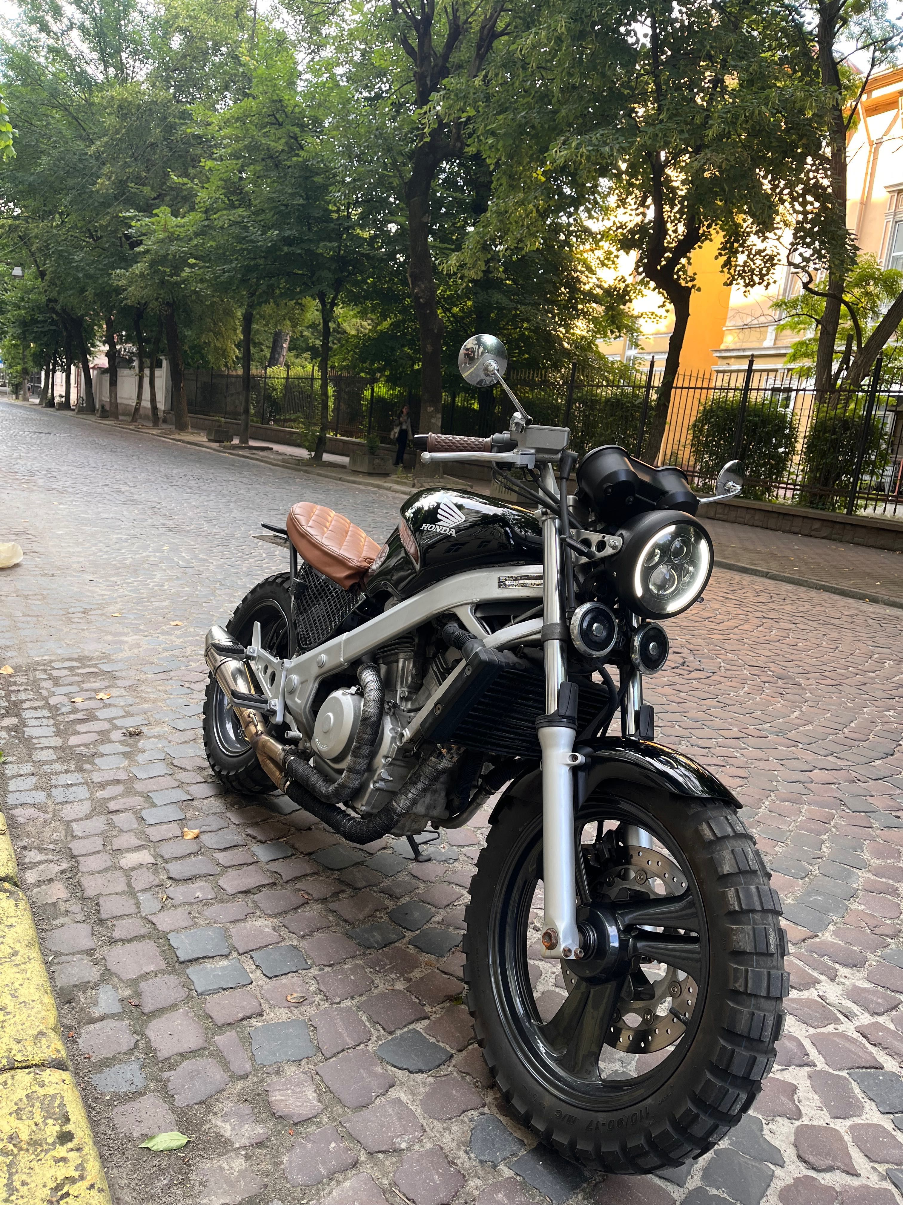 Кастом Honda NTV650 revere
