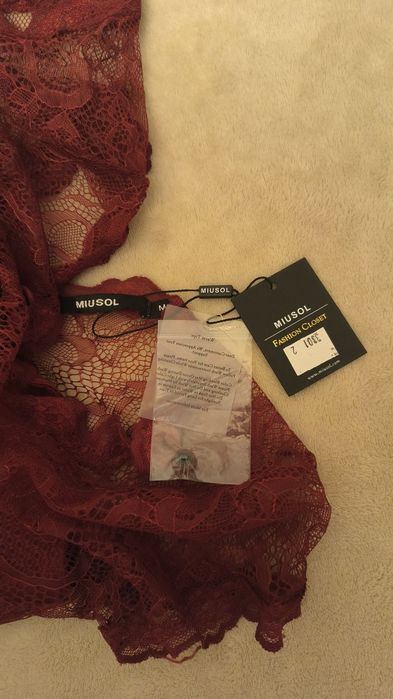 Elegancka bordowa sukienka Miusol – rozmiar M