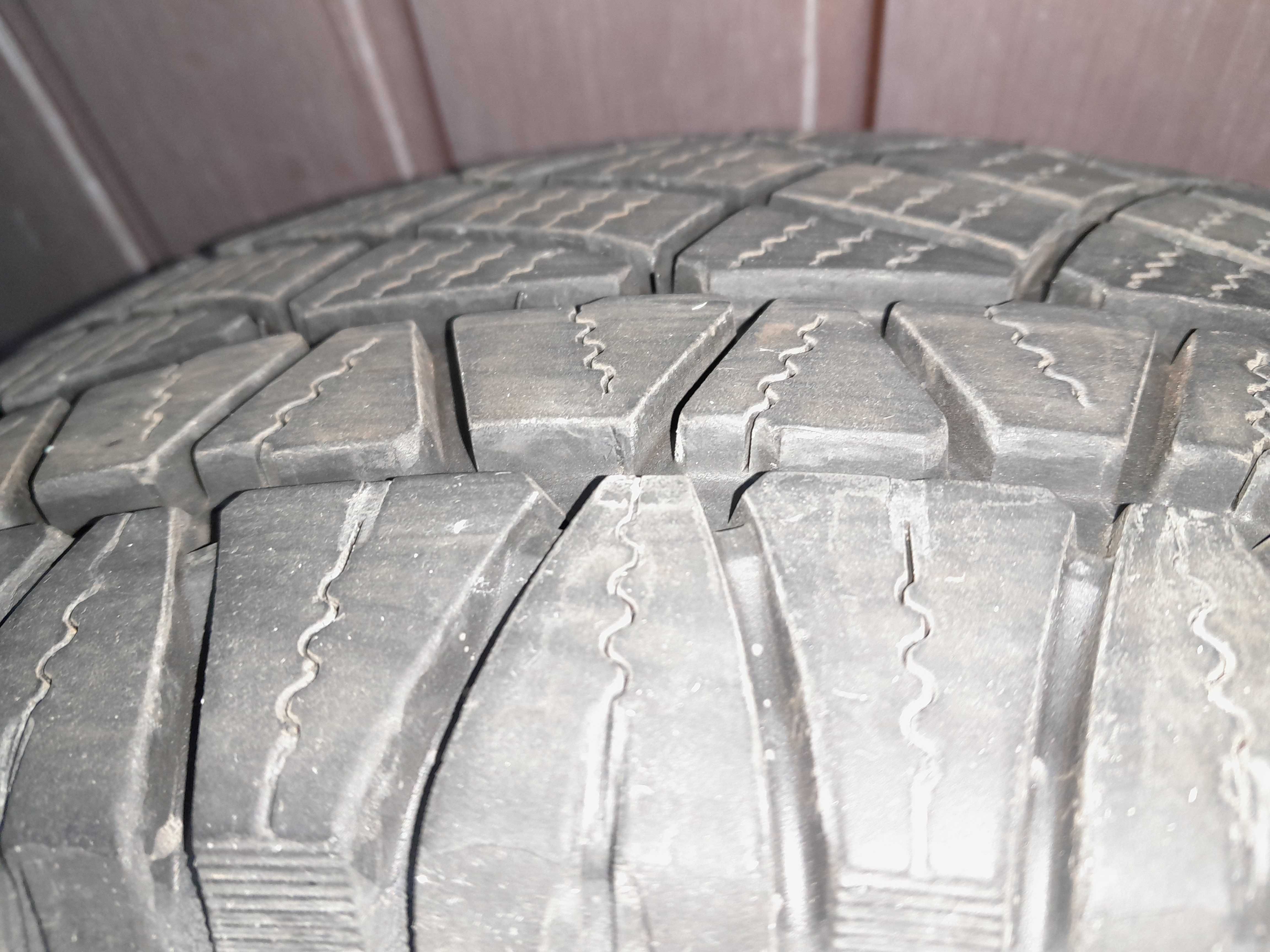 Opony Latitude 205/70/R15 cross xl Michelin 100H Transporter T4