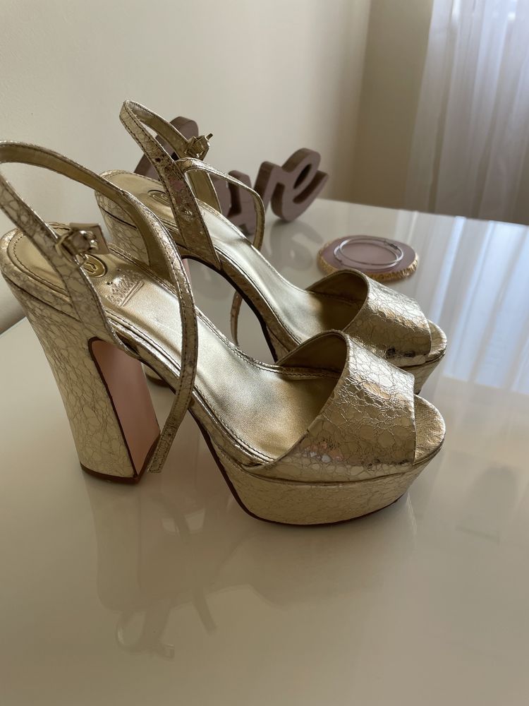 Sandalias de salto tam 37