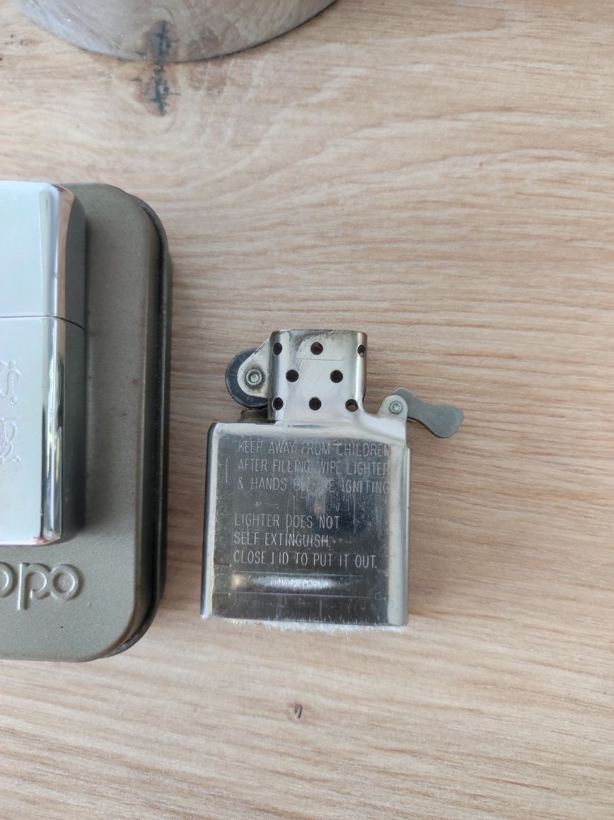 Zapalniczka Zippo 2001 r z orginalnym pudełkiem