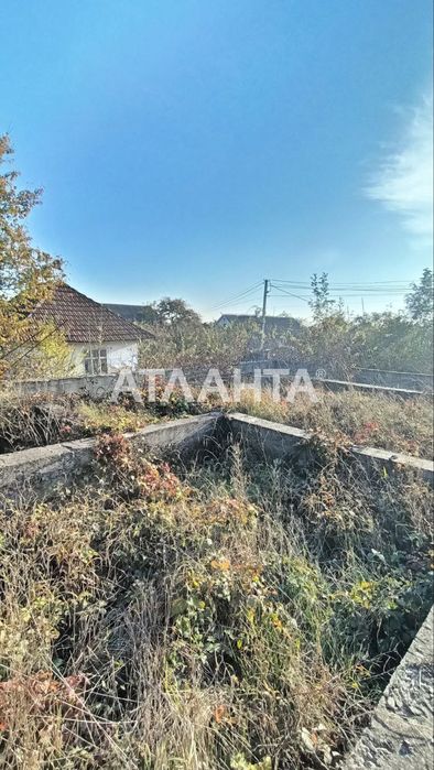 Будинок з ділянкою  50 сотих і новим фундаментом