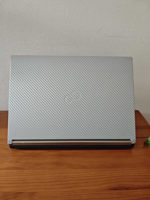 Fujitsu LifeBook E736 — Portátil Profissional Compacto