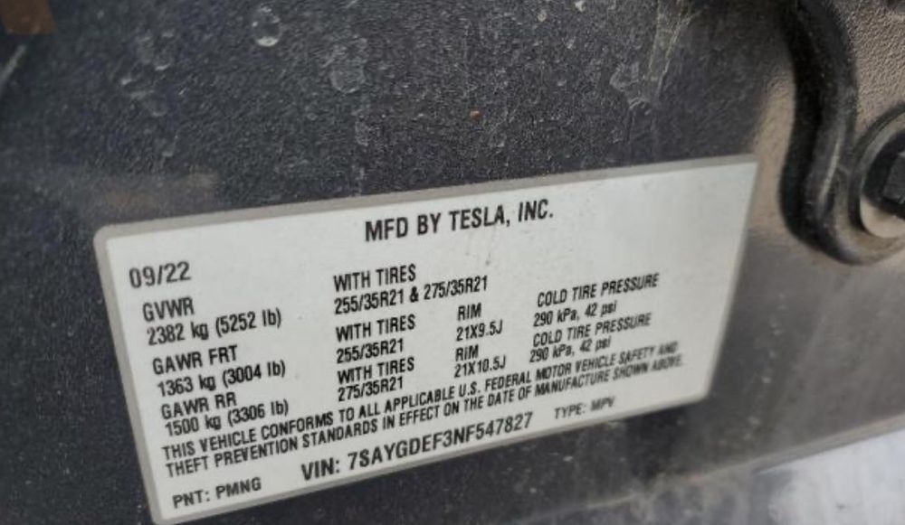 Тесла X продаж в дорозі