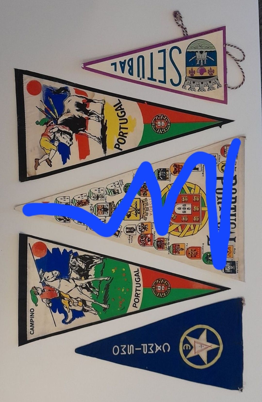 Vários galhardetes Lisboa etc