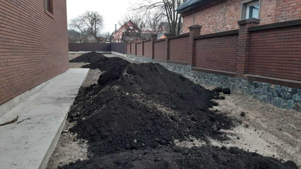 Чорнозем, родючий грунт для теплиць ігороду