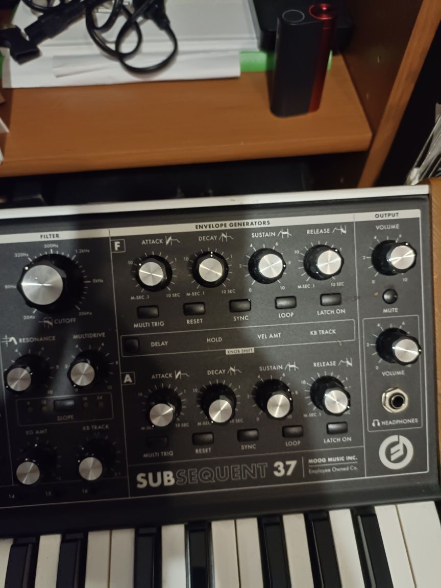 MOOG SUBSEQUENT 37 - syntezator analogowy