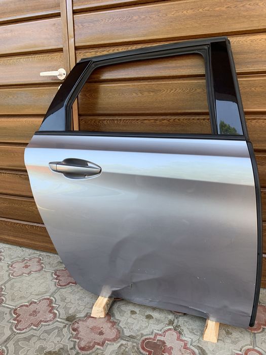 Продам задню праву дверку до Peugeot 308