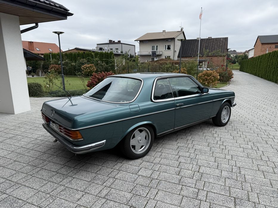 Mercedes W 123 230 CE coupe