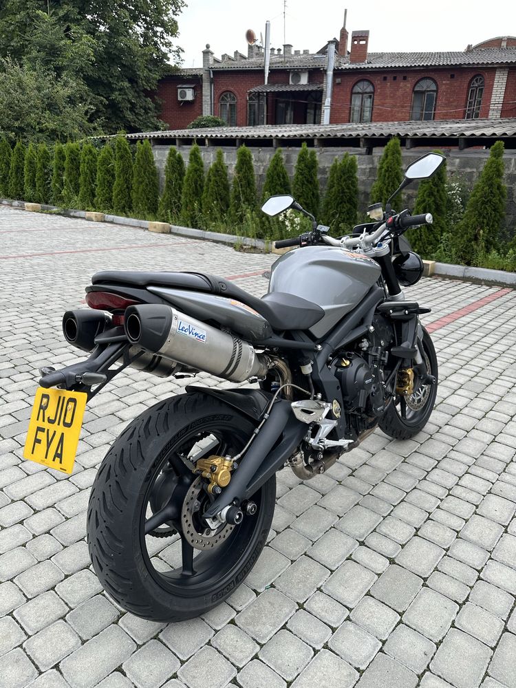 Triumph StreetTriple 675R  2010 хороший торг!