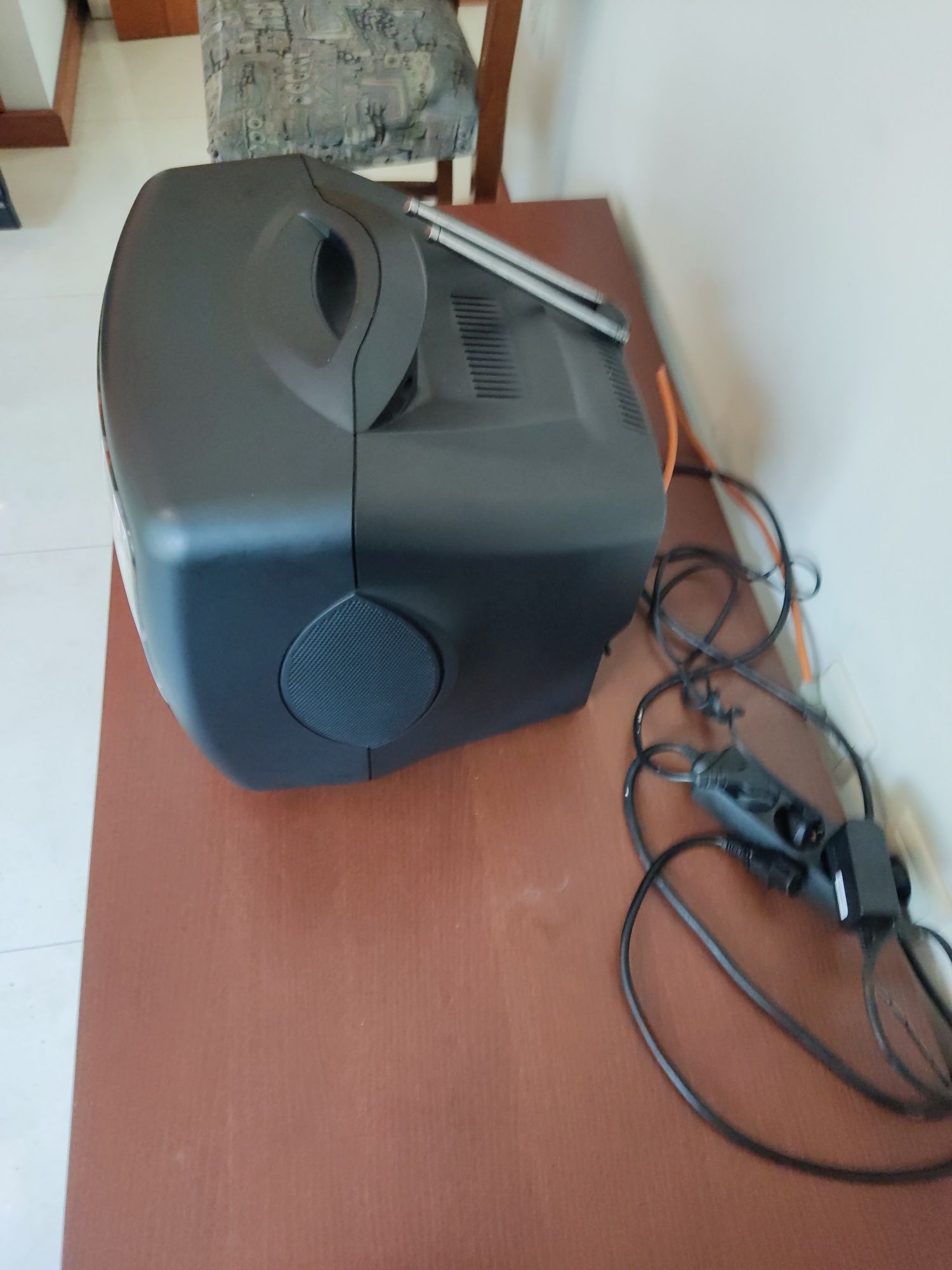 Televisão Philips a funcionar como nova
