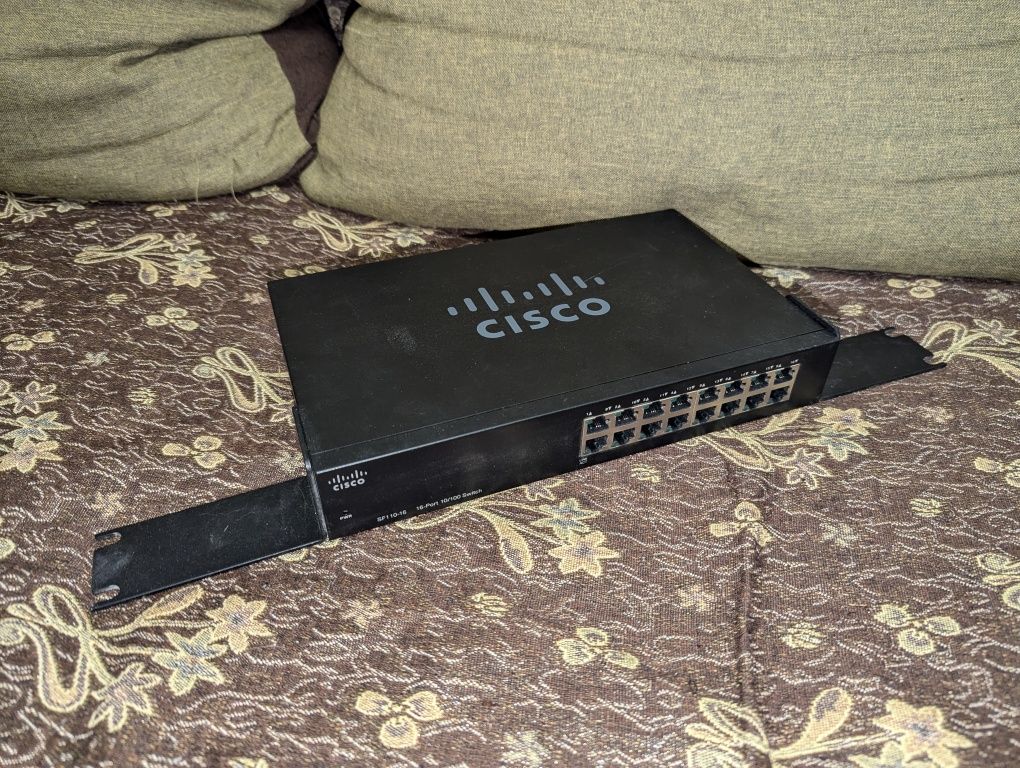 Комутатор Cisco SF110-16