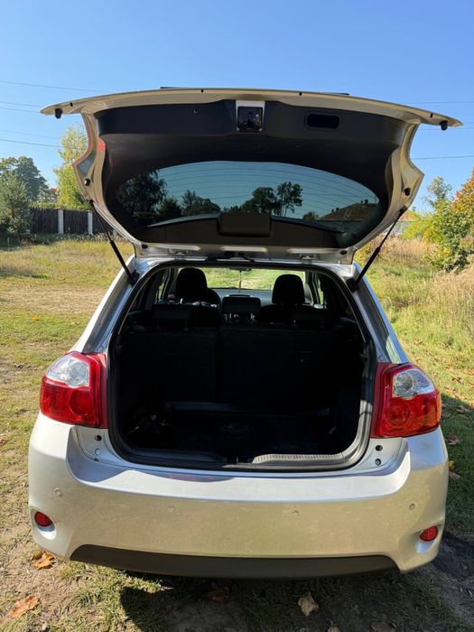 Toyota auris 2010 1.4 MT