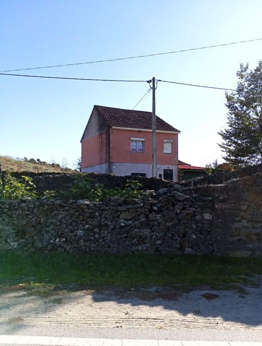 Vendo  Moradia T2 em aldeia de Torre de Moncorvo/vila flor