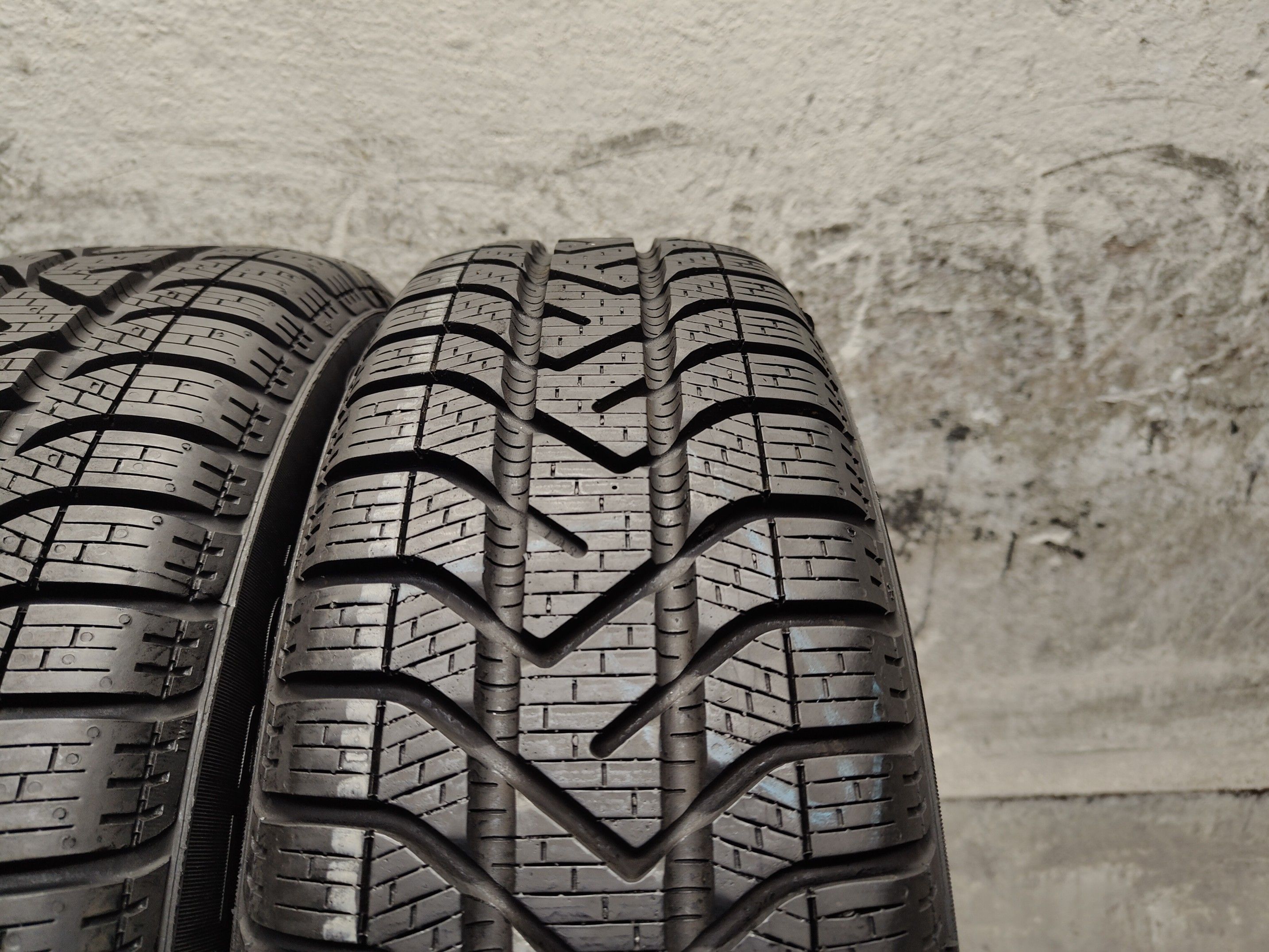 2X 175/65R15 Opony Zimowe Pirelli 8mm
