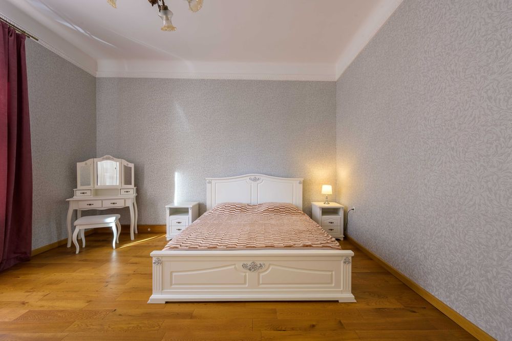 Оренда просторої 2к в історичному центрі.