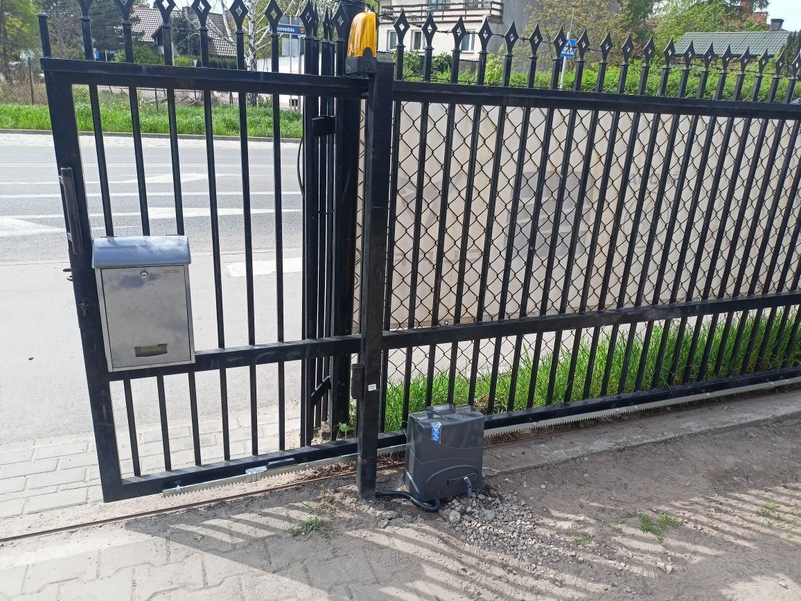 Nowy napęd Nice do bramy przesuwnej V2 Nice Robus 600 kg - montaż