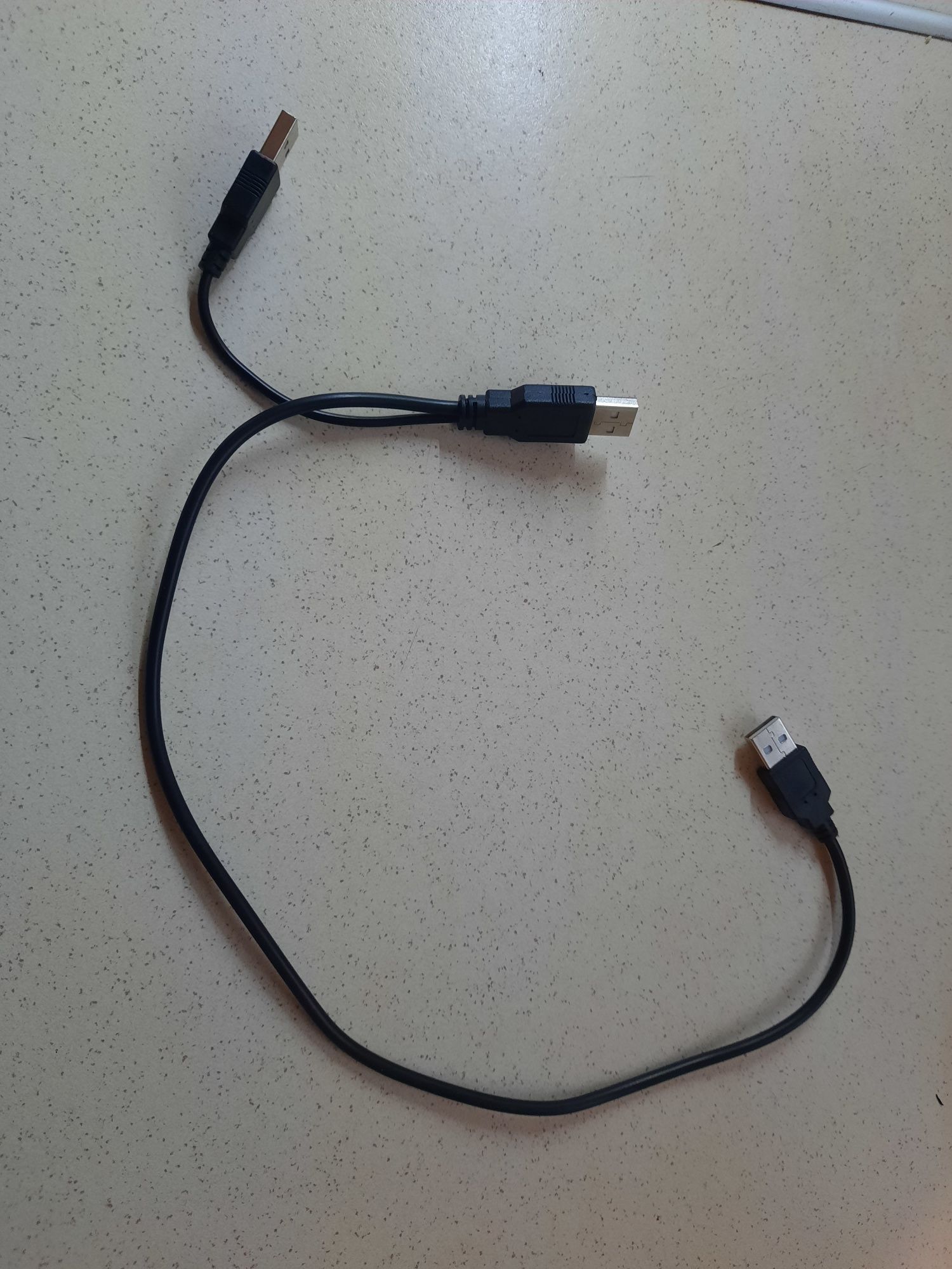 Kabel USB x 2x Usb. Kabel USB na 2x usb został mi od twardego dysku.